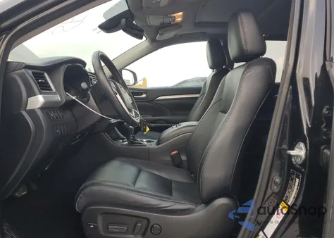 2018 Toyota Highlander Se from USA, damaged, VIN 5TDJZRFH3JS543823